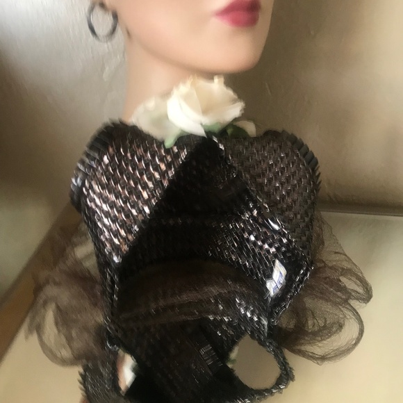 EXQUISITE 1940s\' BROWN METALLIC STRAW FASCINATOR HAT WITH FABRIC ROSES & VEIL